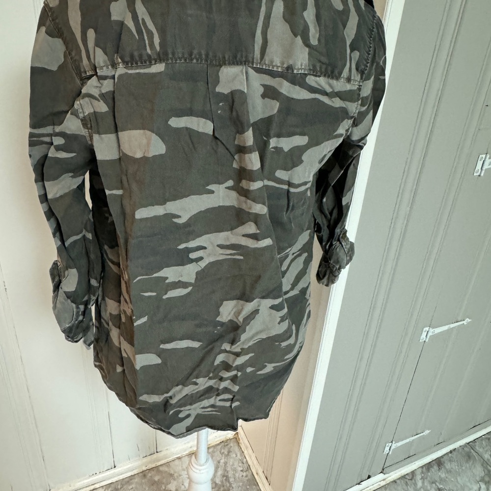 Express Boyfriend Women's Camouflage Blouse XS Button Down Top Shirt Camo - Picture 2 of 2